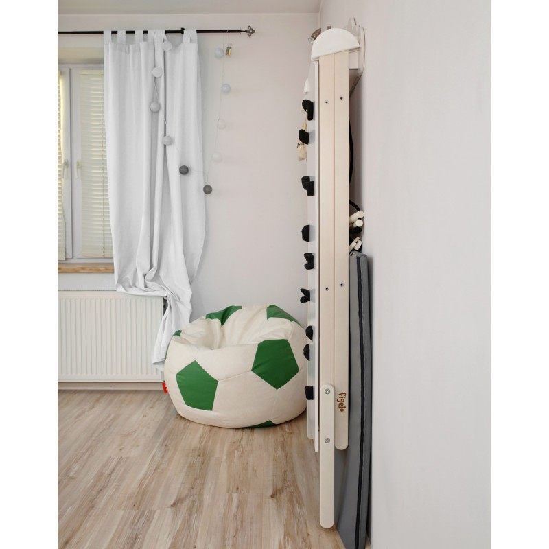 Se range contre le mur grâce à son support mural